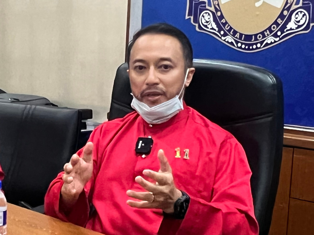 Selangor Barisan Nasional (BN) information chief Isham Jalil, January 12, 2022. u00e2u20acu201d Picture by Ben Tan