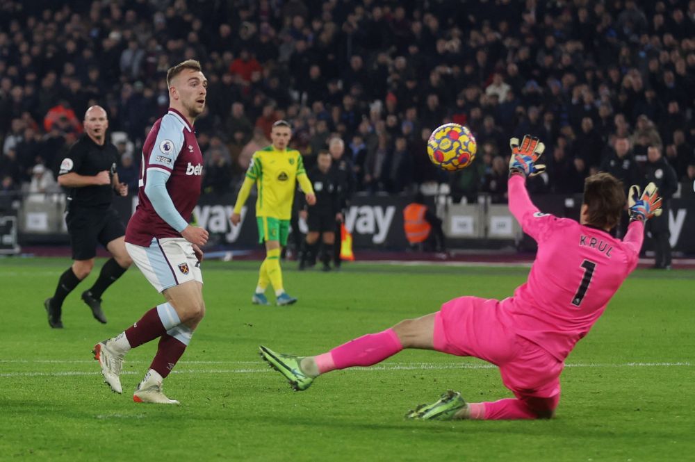 West Ham United's Jarrod Bowen shoots at goal against Norwich City at the London Stadium January 12, 2022. u00e2u20acu201d Reuters pic