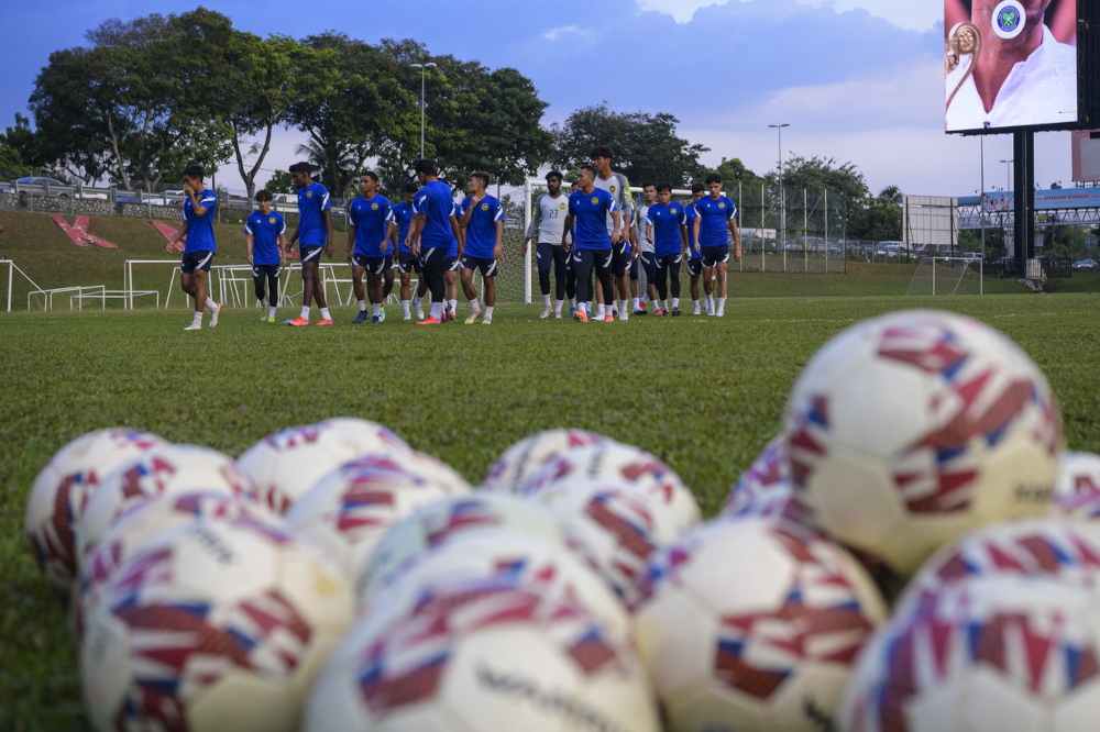 The National Under-23 squad undergo training at the PKNS Sports Complex in Petaling Jaya, January 27, 2022. u00e2u20acu201d Bernama pic 