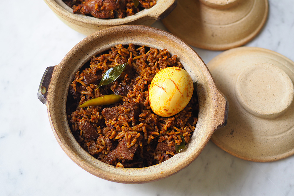 You can also keep the mutton 'satti sorru' warm in the claypot.