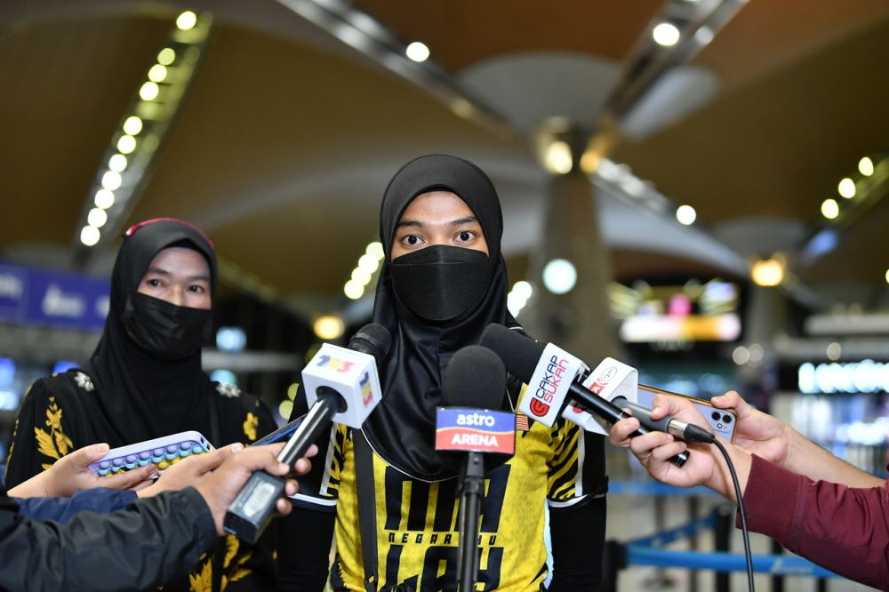 Cyclist Siti Nur Alia Mansor speaks to reporters before departing for Spain at the Kuala Lumpur International Airport in Sepang January 12, 2022. u00e2u20acu201d Bernama pic