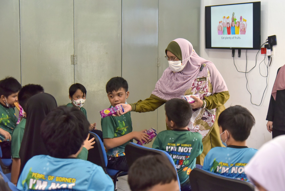 Women, Family and Community Development Deputy Minister Datuk Siti Zailah Mohd Yusoff interacts with children at the Labuan Autism Centre, January 17, 2022. u00e2u20acu201d Bernama pic 