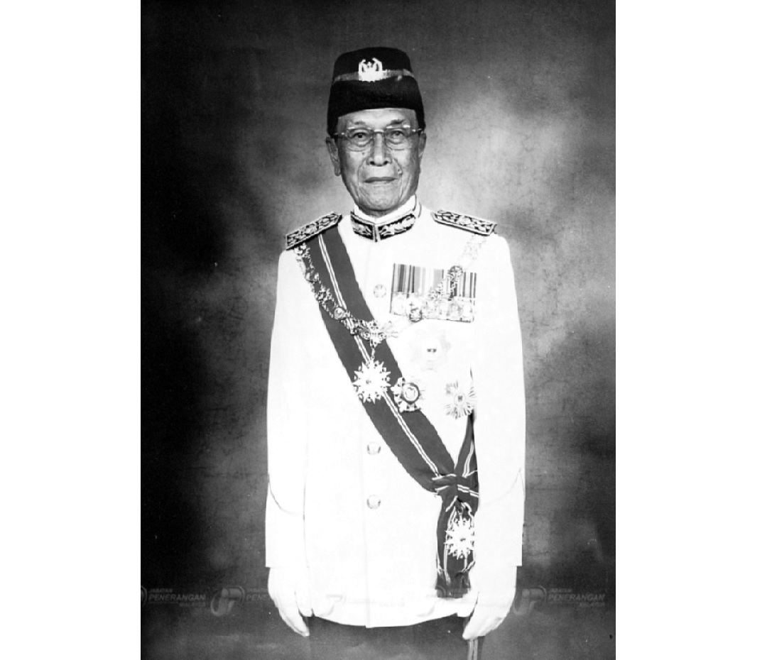 Former Sarawak governor Tun Pehin Sri Abang Muhammad Salahuddin Abang Barieng died last night. u00e2u20acu2022 Borneo Post pic