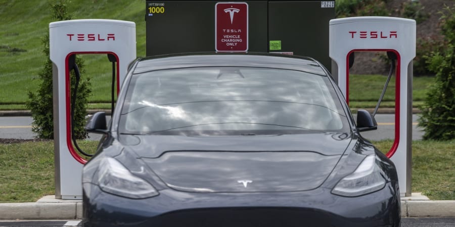 Cars charge at a Tesla super charging station in Arlington, Virginia. u00e2u20acu201d ETX Studio pic
