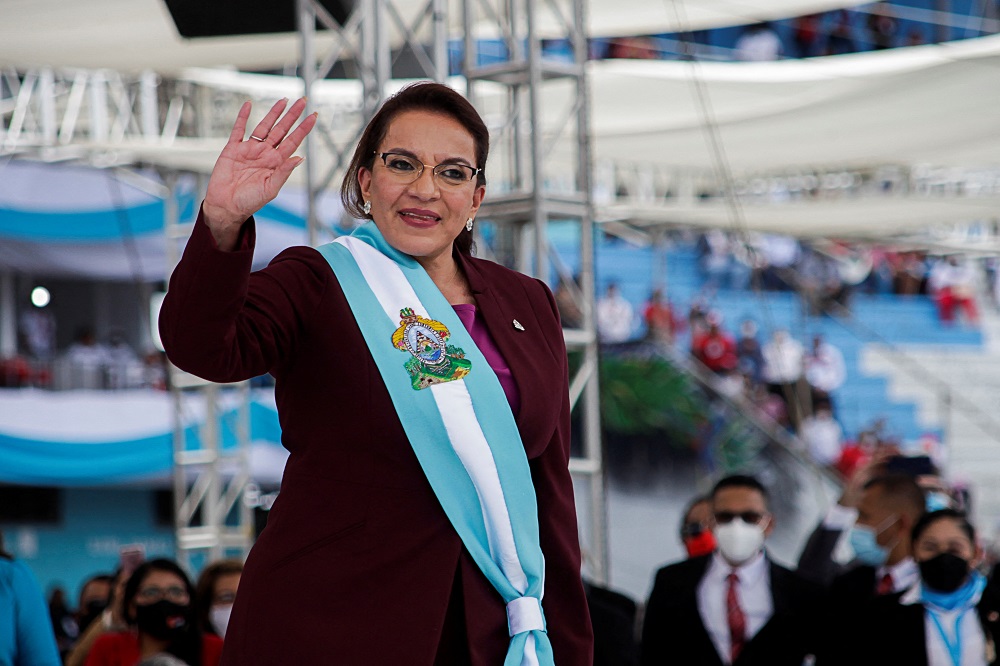 New Honduran President Xiomara Castro waves to invitees after being sworn-in, during a ceremony in Tegucigalpa, Honduras January 27, 2022. u00e2u20acu2022 Reuters pic