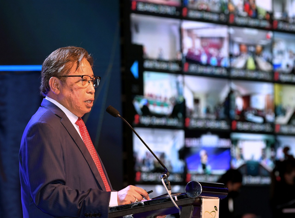 Chief Minister Tan Sri Abang Johari Openg speaking at the Sarawak Civil Service Day 2022 at the Borneo Kuching Convention Centre in Kuching, January 25, 2022. u00e2u20acu201d Bernama pic 