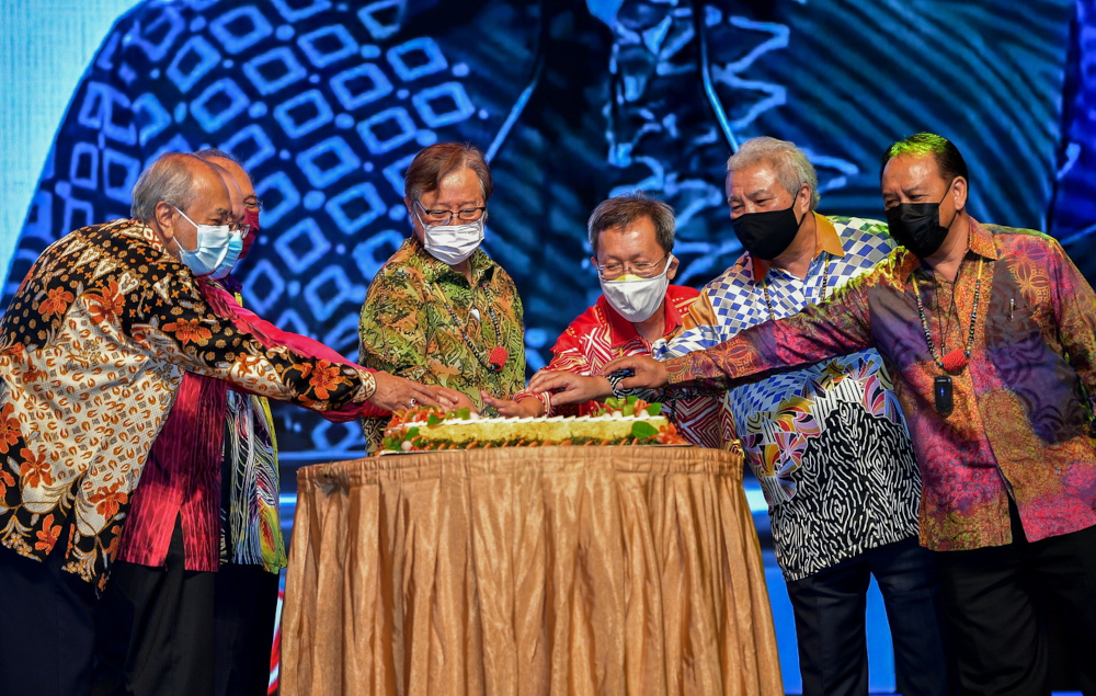 Sarawak Chief Minister Tan Sri Abang Johari Openg with other GPS component party leaders during the Sarawak State Election Appreciation Night in Kuching, January 5, 2022. u00e2u20acu201d Bernama pic 