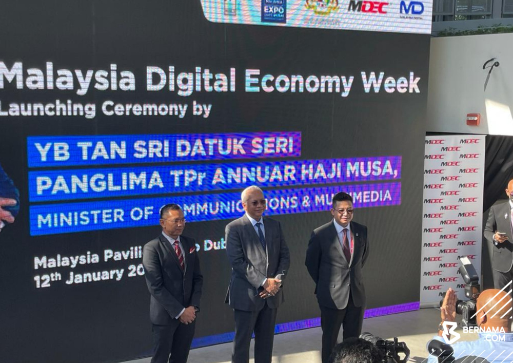 Malaysia Digital Economy Corporation CEO (MDEC) Mahadhir Aziz with Communications and Multimedia Minister Tan Sri Annuar Musa at Dubai Expo, January 12, 2022. u00e2u20acu201d Picture from Twitter/Bernaman