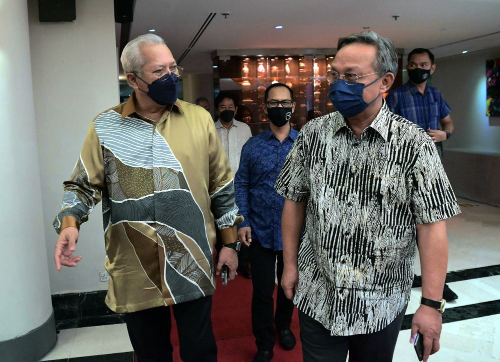 Communications and Multimedia Minister Tan Sri Annuar Musa and Johor Mentri Besar Datuk Hasni Mohammad in Johor Baru, January 28, 2022. u00e2u20acu201d Bernama pic 