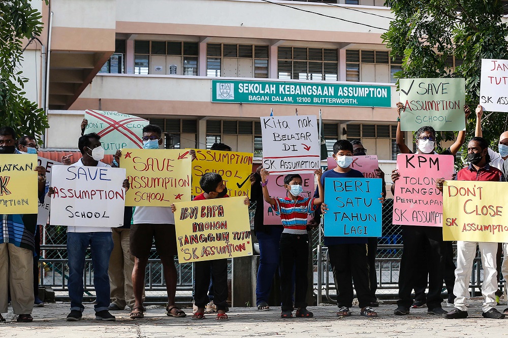 Alumni, parents and students hold a peaceful protest in front of Sekolah Kebangsaan Assumption in Bagan Dalam, Butterworth February 2, 2022. u00e2u20acu2022 Picture by Sayuti Zainudin