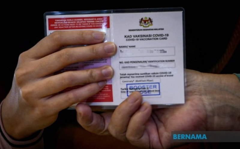 Kelantan police arrested a doctor of a private clinic and three individuals to facilitate investigation into the case of the issuance of fake Covid-19 vaccination cards. u00e2u20acu201d Picture via Twitter/Bernama