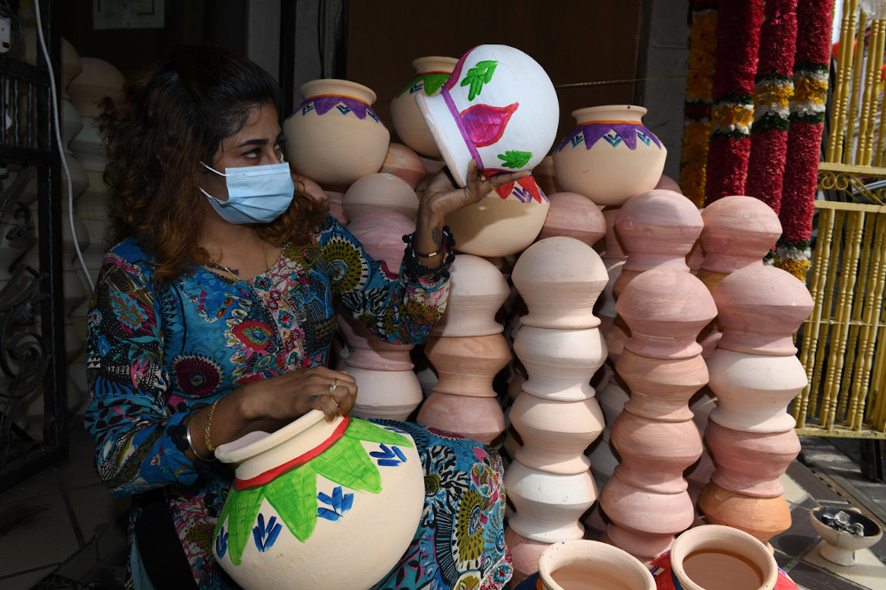 T. Tharshini, 26, looks at clay pots while shopping in preparation for the Ponggal festival at B. Mathavon Stores Sdn Bhd in George Town January 11, 2022.  u00e2u20acu201d Bernama pic