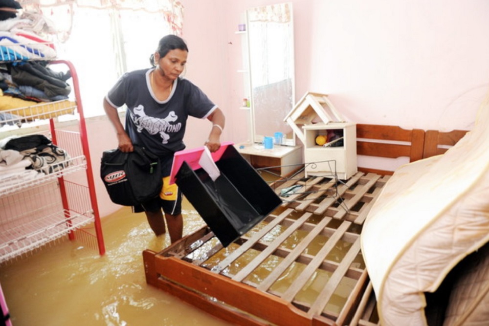 Y. Kamala, 53, moves her belongings after her house was flooded in Taman Sungai Gemas, Gemas in this file picture taken on January 25, 2017. u00e2u20acu201d Bernama pic