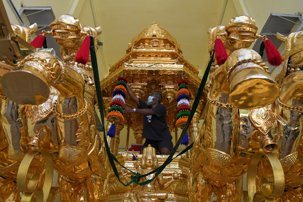 Thanneermalai Shree Balathandayuthapani Temple committee member S.Karthikeyan decorates a chariot in preparation for Thaipusam in George Town January 8, 2022. u00e2u20acu201d Bernama pic