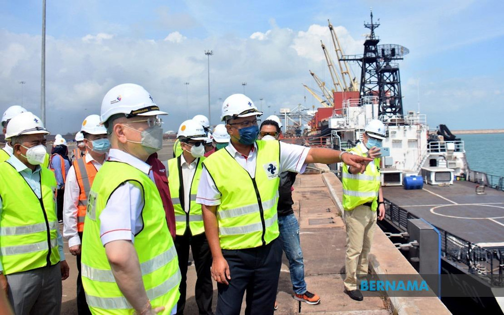 Transport Minister Datuk Seri Wee Ka Siong is seen at the launch of the Kuantan Port Green Policy 2021-2030. u00e2u20acu201d Picture via Twitter/Bernama