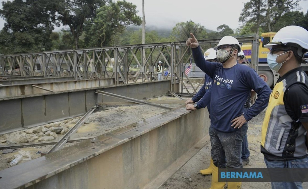 Works Ministry said repair works on damaged infrastructure due to the recent floods nationwide are expected to cost some RM1 billion. u00e2u20acu201d Picture via Twitter/Bernama