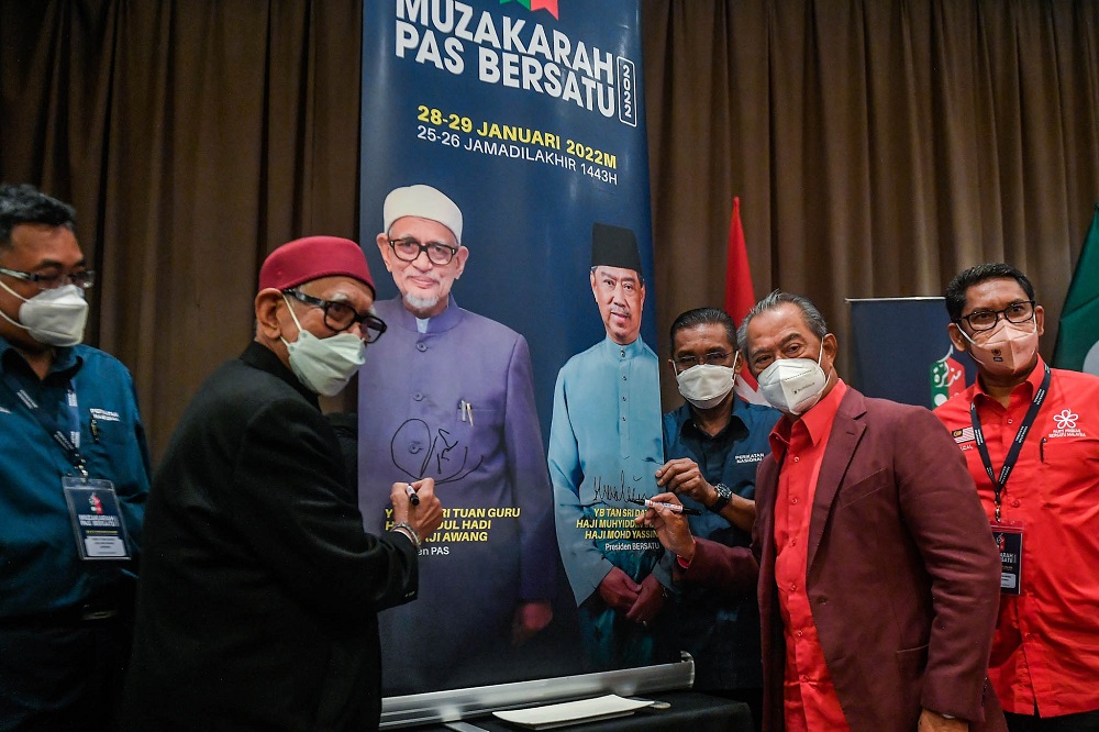 Bersatu president Tan Sri Muhyiddin Yassin (right) with PAS president Datuk Seri Abdul Hadi Awang (left) at a press conference in Shah Alam January 29, 2022. u00e2u20acu2022 Picture by Hari Anggara