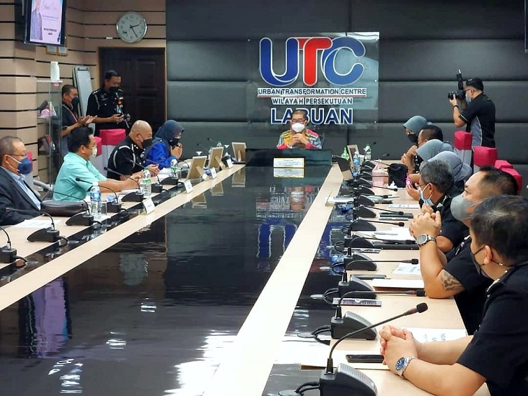 Minister in the Prime Ministeru00e2u20acu2122s Department (Sabah and Sarawak Affairs) Datuk Seri Maximus Ongkili chairing the meeting with Immigration Department officials in Labuan, yesterday. u00e2u20acu2022 Borneo Post pic