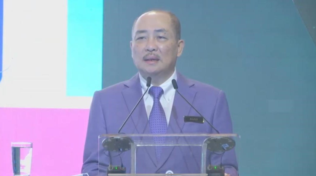 Hajiji gives his address at the State Civil Service Assembly. u00e2u20acu2022 Borneo Post