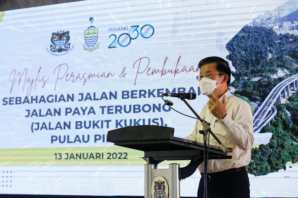 Penang Chief Minister Chow Kon Yeow speaks during the opening ceremony of the Bukit Kukus paired road project at Jalan Paya Terubong this morning January 13, 2022. u00e2u20acu2022 Picture by Sayuti Zainudin