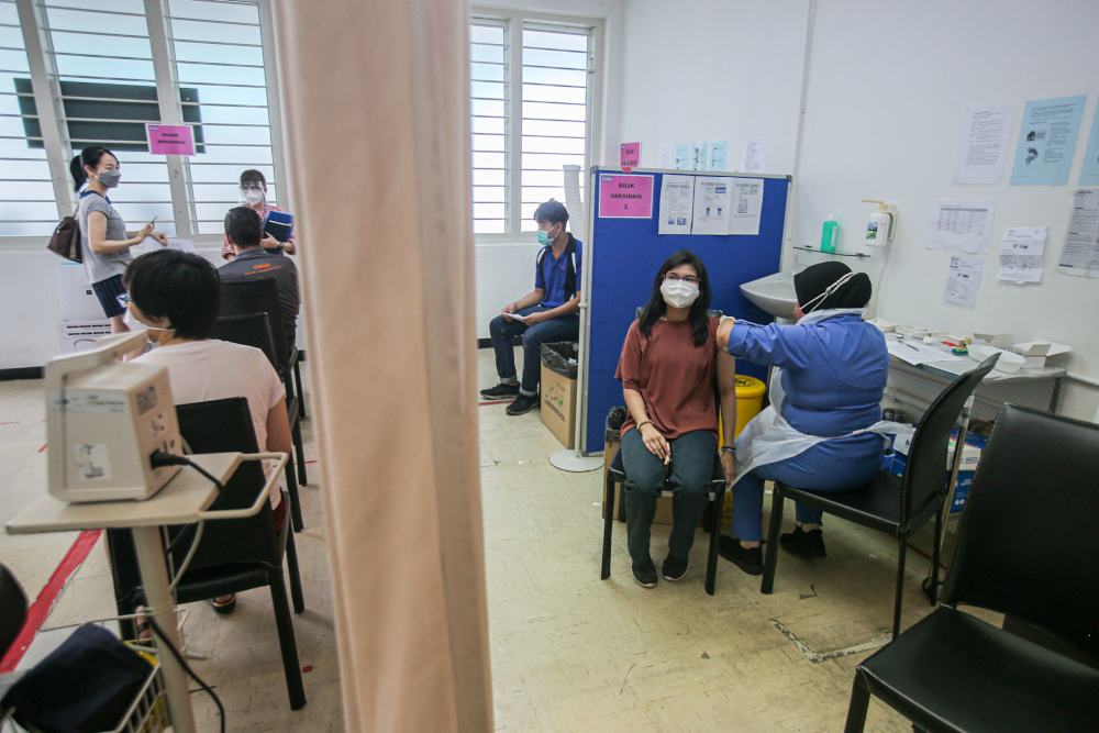 The Perak Community Specialist Hospital (PCSH) only allows those with appointments to get the Covid-19 booster dose as the government freezes walk-ins for public, January 5, 2022. u00e2u20acu201d Picture by Farhan Najib