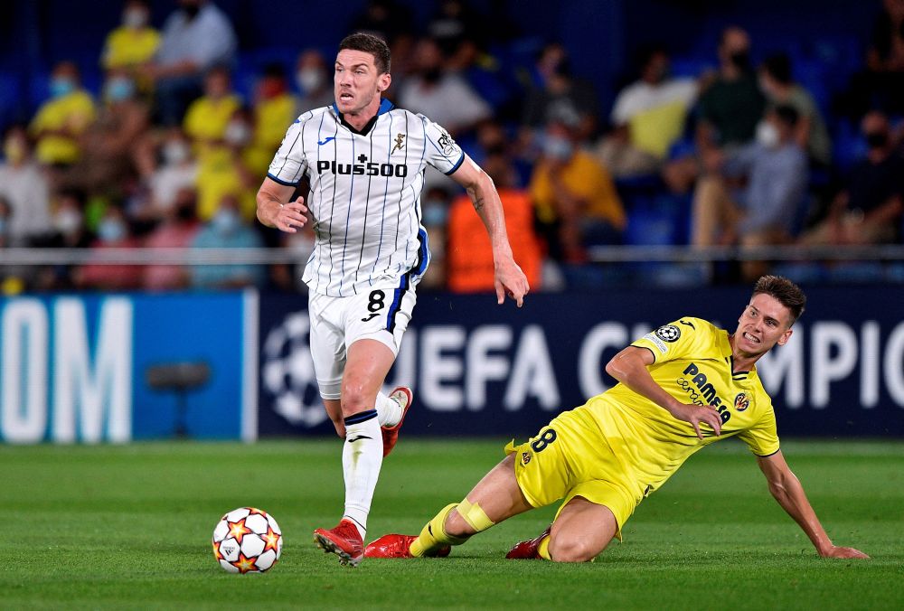Atalanta's Robin Gosens (left) in action with Villarreal's Juan Foyth at Estadio de la Ceramica, Villarreal September 14, 2021. u00e2u20acu201d Reuters pic
