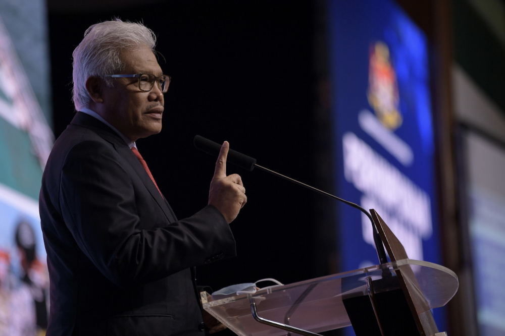 Home Minister Datuk Seri Hamzah Zainudin delivers the 2022 New Year message at the ministryu00e2u20acu2122s monthly assembly in Putrajaya, January 13, 2022. u00e2u20acu201d Bernama pic 
