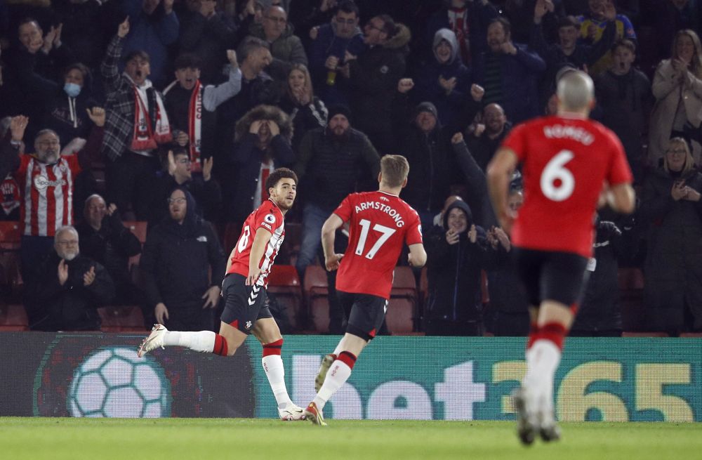 Southampton's Che Adams celebrates scoring their fourth goal against Brentford with teammates at St Maryu00e2u20acu2122s Stadium, Southampton January 11, 2022. u00e2u20acu201d Reuters picnn