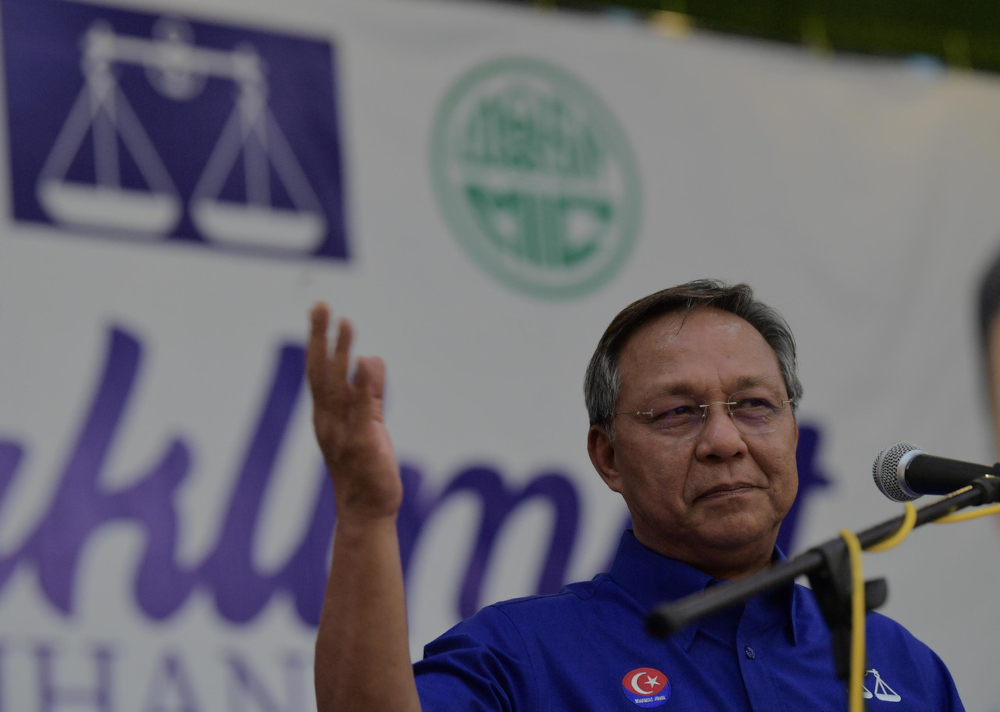 Johor Mentri Besar Datuk Hasni Mohammad delivers a speech at the Johor state MIC election briefing at Kompleks Tan Sri Mohamed Rahmat in Johor Baru, January 23, 2022. u00e2u20acu201d Bernama pic 