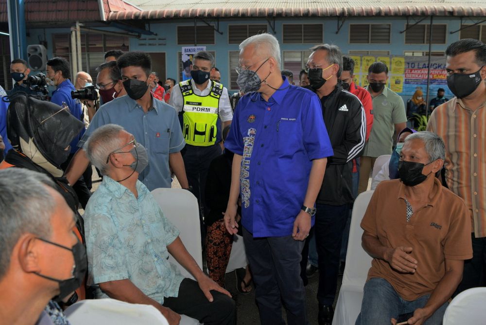 Prime Minister Datuk Seri Ismail Sabri Yaakob greets flood victims at the Dewan Kampung Tandong flood relief centre in Segamat January 4, 2022. u00e2u20acu201d Bernama pic