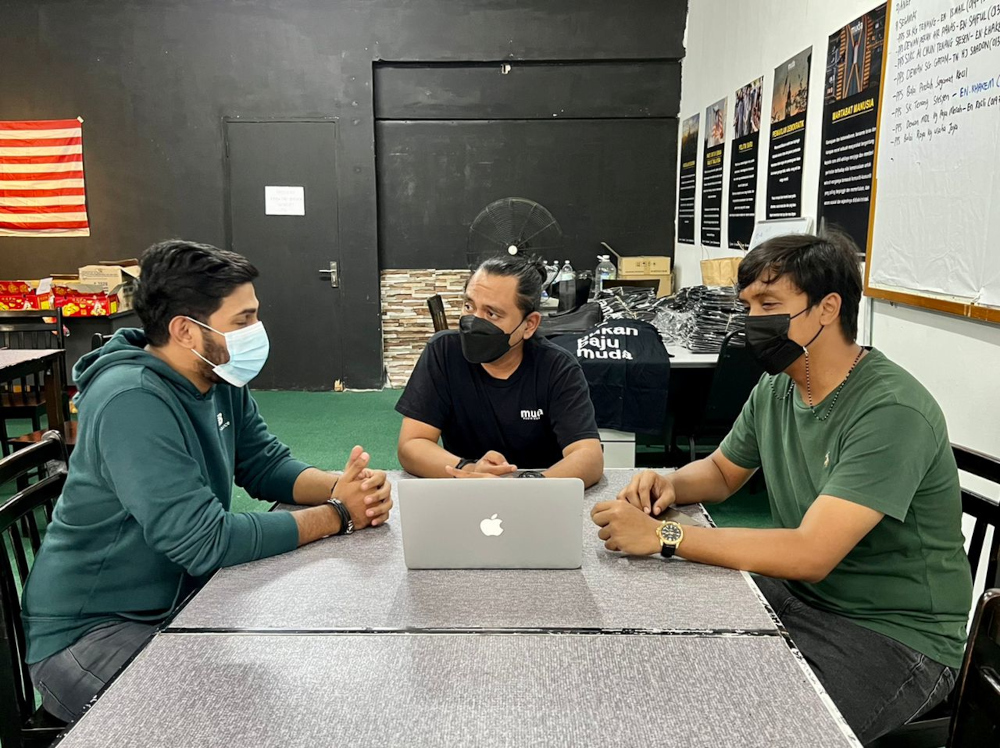 Muda  state chief Mohd Azrol Ab Rahani (centre) flanked by information chief Rasid Abu Bakar (left) and coordinating director Azrul Ahmad at the Johor Muda office in Jalan Bukit Kempas, Johor Baru, January 25, 2022. u00e2u20acu201d Picture by Ben Tan