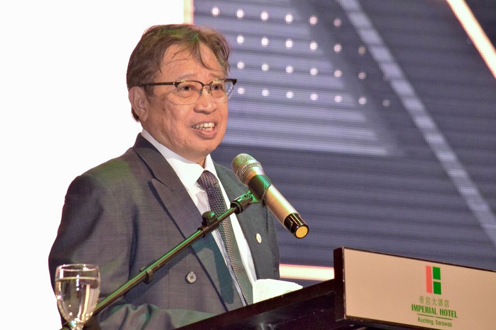 Abang Johari speaking at the awards presentation ceremony. u00e2u20acu201d Picture by Roystein Emmor via Borneo Post Online