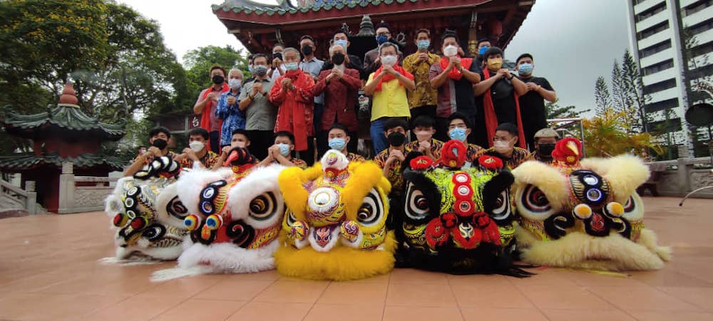Datuk Seri Dr Sim Kui Hian (4th right, front row) with Chinese Martial Art Association (CMAA) chairman Chester Lim (5th right, front row) and others posing for a group photo. u00e2u20acu201d Picture by Winter Chai