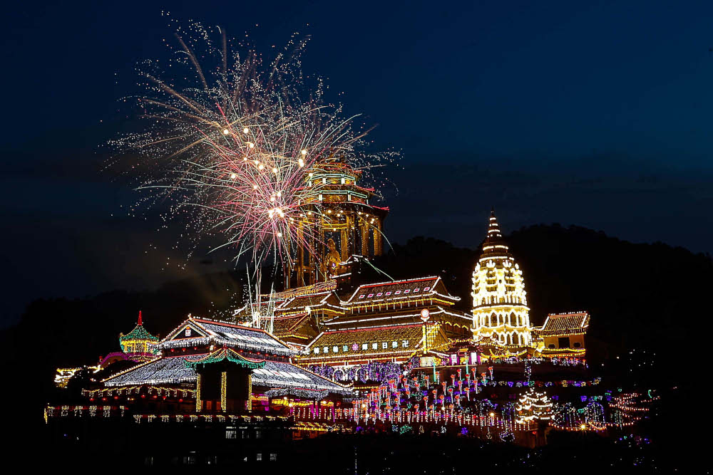Fireworks illuminate the sky, marking the arrival of Chinese New Year at the Kek Lok Si Temple in Penang, January 28, 2022. u00e2u20acu201d Picture by Sayuti Zainudin