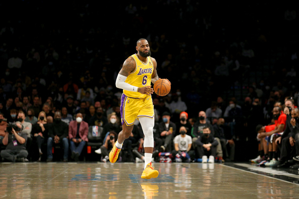 Los Angeles Lakers forward LeBron James brings the ball up court against the Brooklyn Nets during the second quarter at Barclays Center, New York, January 25, 2022. u00e2u20acu201d USA TODAY Sports via Reuters