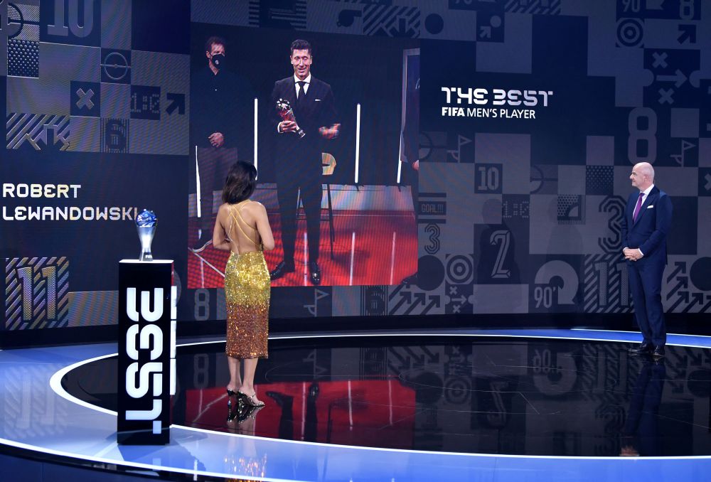 Fifa President Gianni Infantino speaks with the Best Fifa Menu00e2u20acu2122s Player 2021 award winner Robert Lewandowski (on screen) during the Best Fifa Football Awards 2021 in Zurich January 17, 2022. u00e2u20acu201d AFP picn