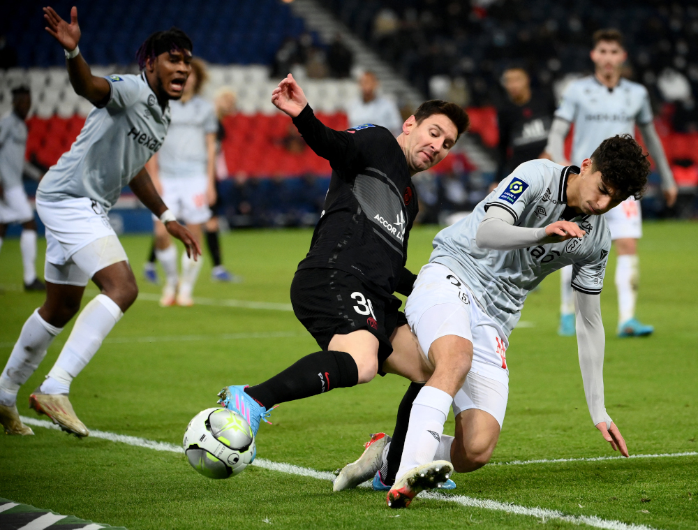 Paris Saint-Germain forward Lionel Messi fights for the ball with Reims midfielder Martin Adeline during the French L1 football match at the Parc des Princes stadium in Paris, January 23, 2022. u00e2u20acu201d AFP picnn
