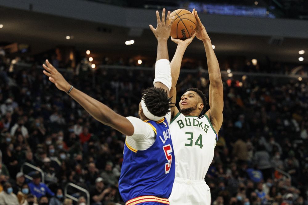 Milwaukee Bucks forward Giannis Antetokounmpo (34) shoots against Golden State Warriors forward Kevon Looney (5) during the third quarter at Fiserv Forum, Milwaukee January 13, 2022. u00e2u20acu201d Reuters pic