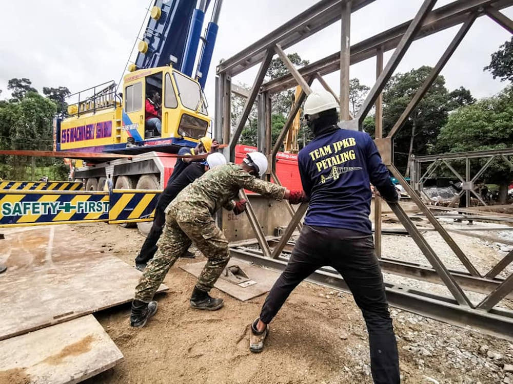 The Malaysian Armed Forces and the Public Works Department personnel are seen building a temporary bridge in Kampung Jawa, Sungai Lui, Hulu Langat January 2, 2022. u00e2u20acu201d Picture via Facebook/Angkatan Tentera Malaysia
