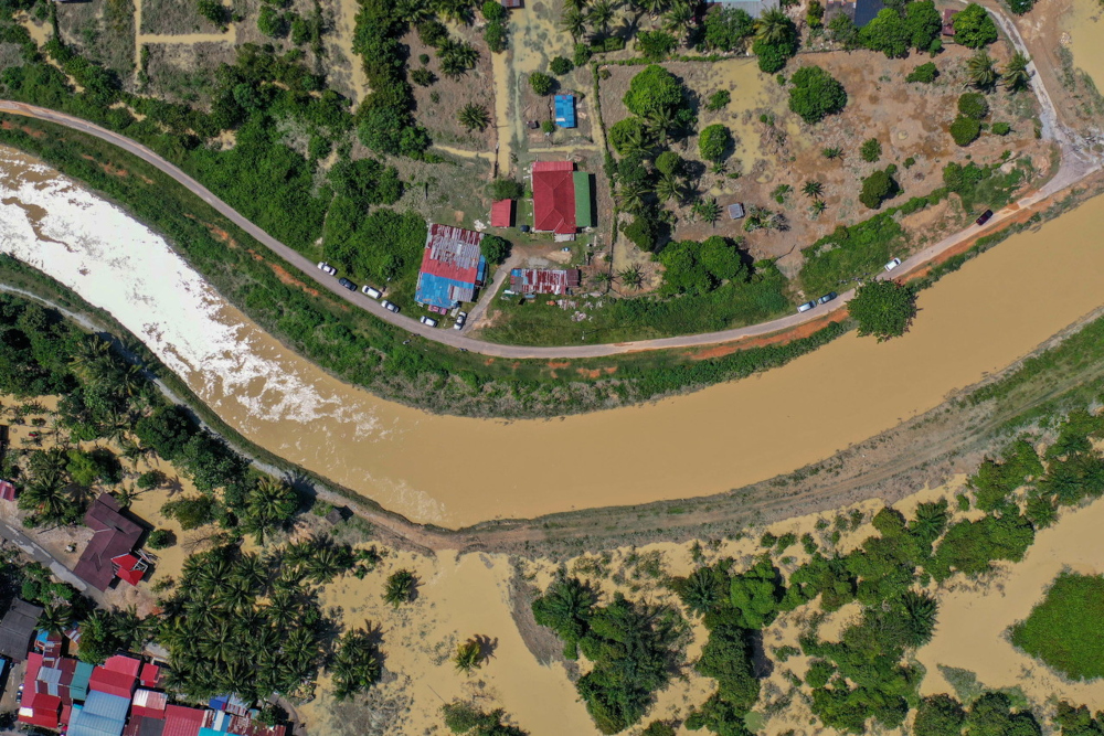 An aerial view of the flood in Kampung Belimbing Dalam near Durian Tunggal in Melaka, January 4, 2022. u00e2u20acu201d Bernama pic 