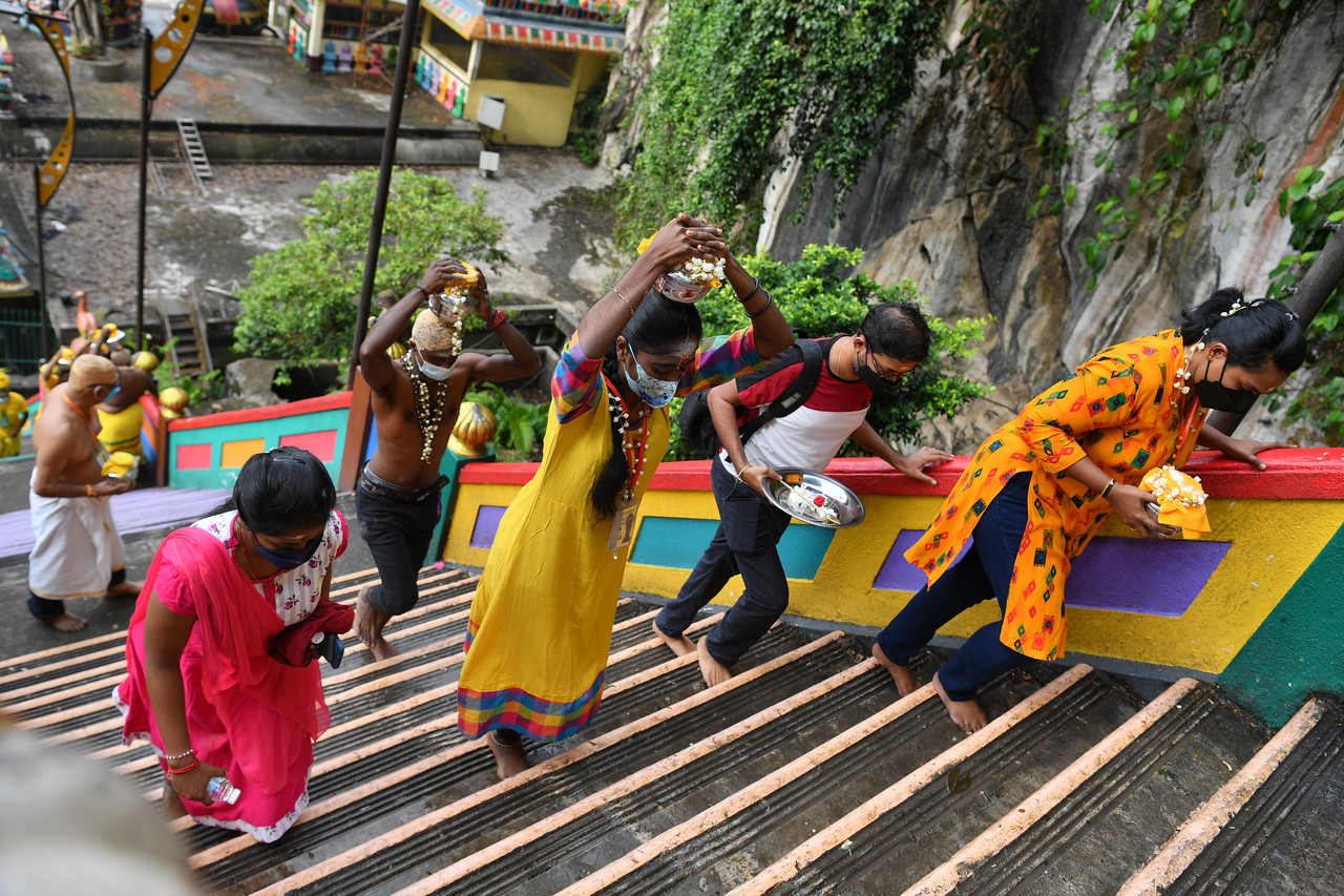 Hindu devotees holding pots of milk climbing up to the Sri Subramaniar Swamy Batu Caves Temple in conjunction with the Thaipusam festival, January 18, 2022. u00e2u20acu201d Bernama pic