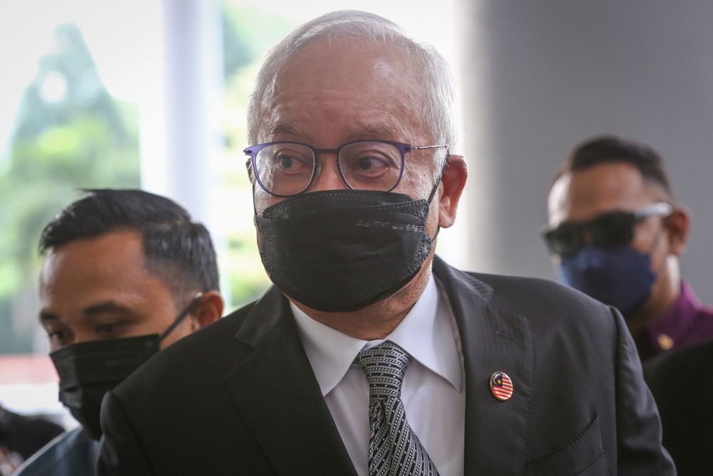 Datuk Seri Najib Razak arrives at the Kuala Lumpur High Court January 26, 2022. u00e2u20acu201d Picture by Yusof Mat Isa