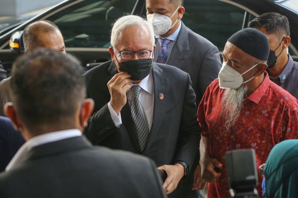 Datuk Seri Najib Razak arrives at the Kuala Lumpur High Court January 26, 2022. u00e2u20acu201d Picture by Yusof Mat Isa