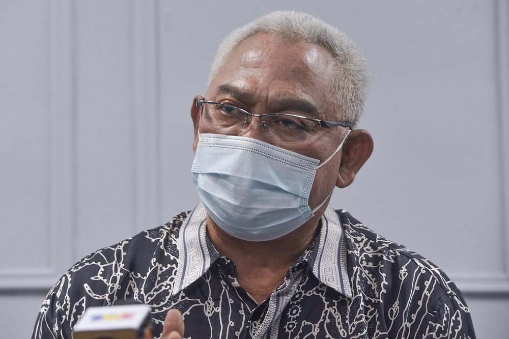 Entrepreneur Development and Cooperative Minister Tan Sri Noh Omar speaks to reporters in Shah Alam January 27,2022. u00e2u20acu2022 Picture by Miera Zulyana