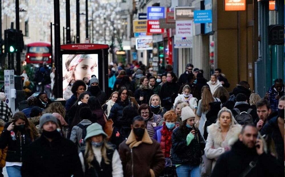 Shoppers, some wearing face coverings to combat the spread of Covid-19, walk along Oxford Street in central London, on December 10, 2021. u00e2u20acu201d AFP pic