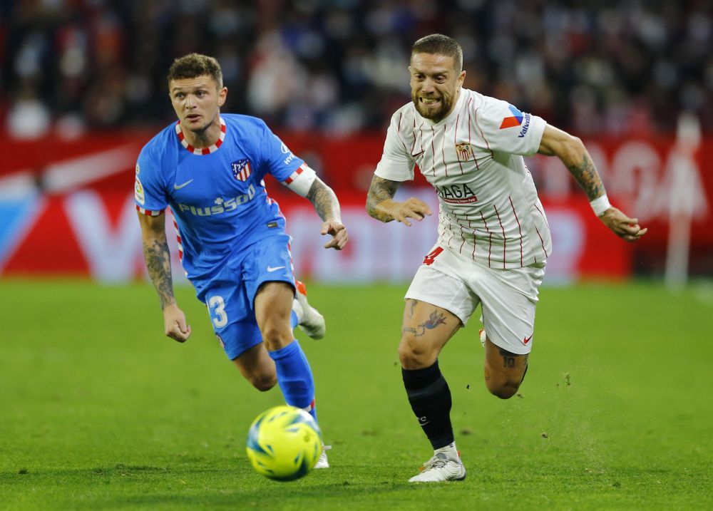 Sevilla's Papu Gomez in action with Atletico Madrid's Kieran Trippier (left) at the Ramon Sanchez Pizjuan, Seville December 18, 2021. u00e2u20acu201d Reuters pic