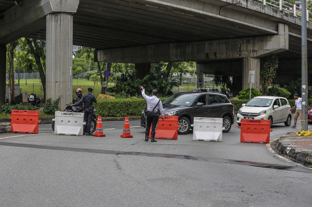 Police are seen diverting traffic away from new rally location at Jalan Maarof in Bangsar January 22, 2022. u00e2u20acu2022 Picture by Yusof Mat Isa