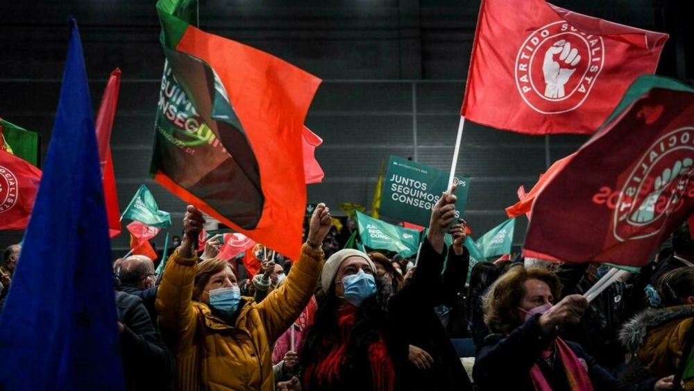 Socialists wave party flags at PM Antonio Costau00e2u20acu2122s poll rally. u00e2u20acu201d AFP pic