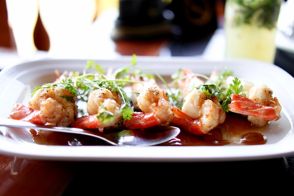 Whip up a delicious plate of garlic prawns without breaking the bank. u00e2u20acu2022 Picture via Unsplash