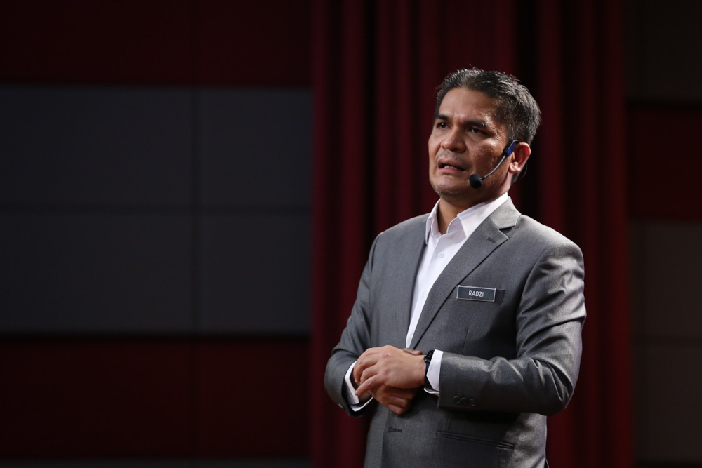 Senior Education Minister Datuk Mohd Radzi Md Jidin delivers his speech during the 2022 Aspirations Ceremony at Auditorium Complex E in Putrajaya January 14, 2022. u00e2u20acu201d Picture by Yusof Mat Isa